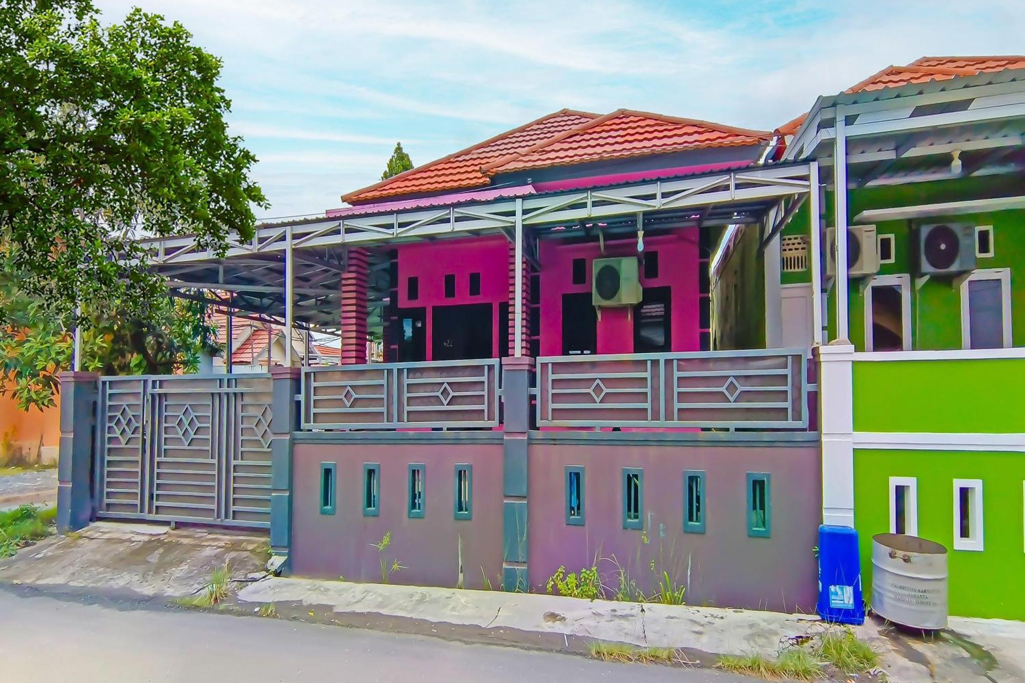 Hotel Spot On 92466 Adam Kost Syariahnearwisata Jembatan Barito Banjarmasin  Esterno foto